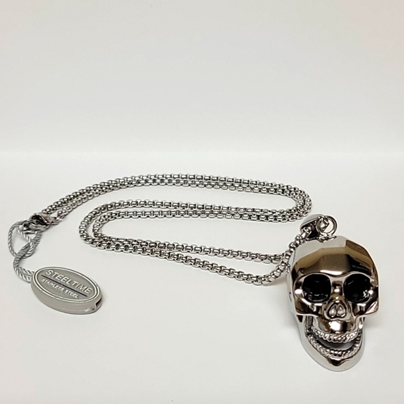 Stainless Steel Scull Pendant on a 22 inch Stainless cable chain - Picture 2 of 5